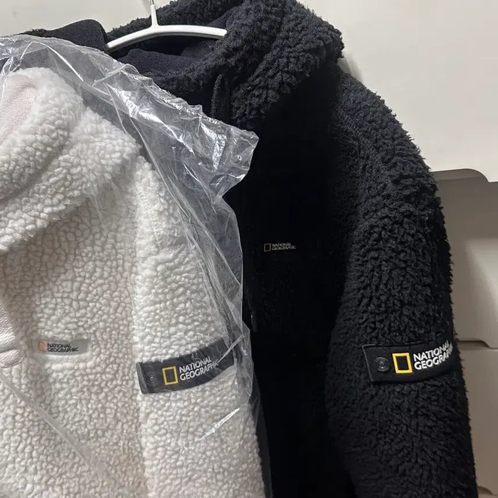 [BUNJANG] National Geographic Fleece Hoodie Jacket / 내셔널지오그래픽 뽀글이 후드집업 블랙&amp;화이트(드라이 완료