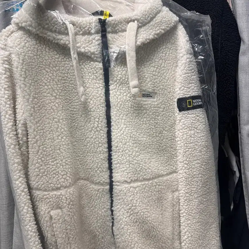 [BUNJANG] National Geographic Fleece Hoodie Jacket / 내셔널지오그래픽 뽀글이 후드집업 블랙&amp;화이트(드라이 완료