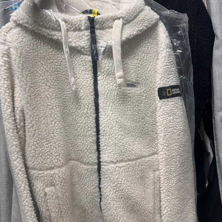 [BUNJANG] National Geographic Fleece Hoodie Jacket / 내셔널지오그래픽 뽀글이 후드집업 블랙&amp;화이트(드라이 완료