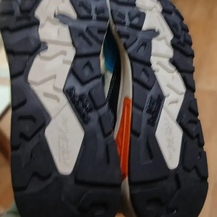 [BUNJANG] New Balance MRT580 Sneakers / 뉴발란스 MRT580 270