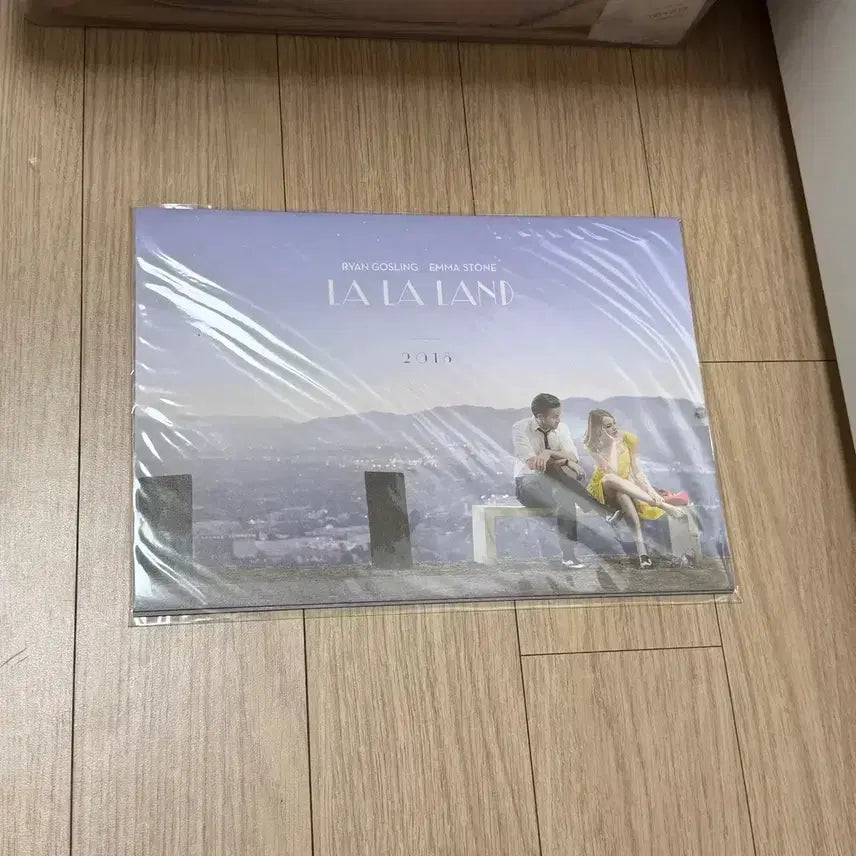 [BUNJANG] La La Land 2016 Poster &amp; 2018 Calendar Bundle / 라라랜드 2016포스터 2018달력캘린더 뱃지오리지널티켓 라이언고슬링영화