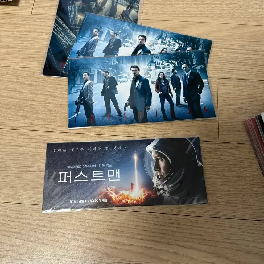 [BUNJANG] La La Land 2016 Poster &amp; 2018 Calendar Bundle / 라라랜드 2016포스터 2018달력캘린더 뱃지오리지널티켓 라이언고슬링영화