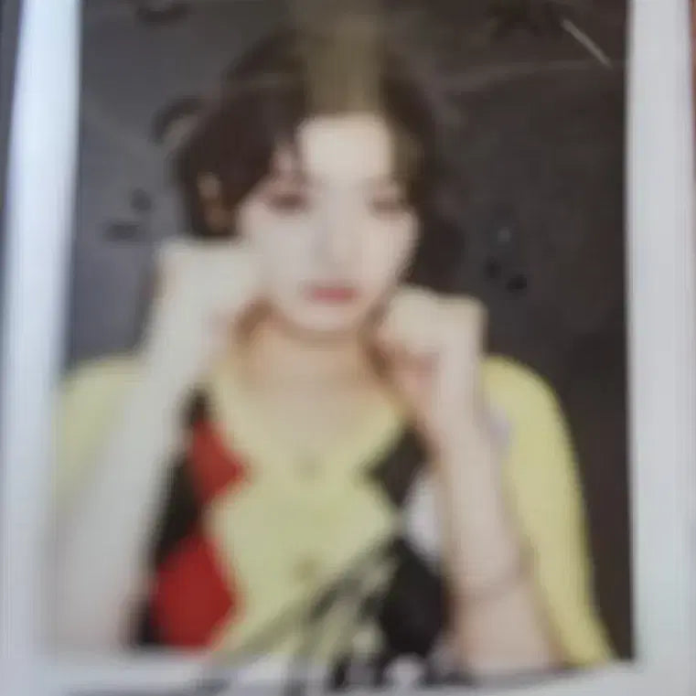 [BUNJANG] FIFTY FIFTY Athena Signed Polaroid / 피프티피프티 아테나 싸폴