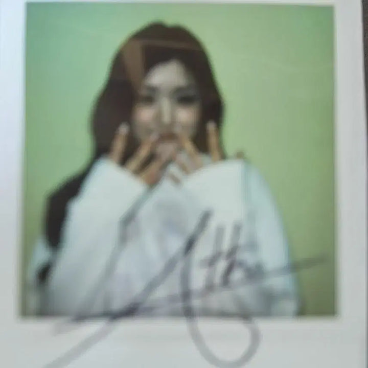 [BUNJANG] FIFTY FIFTY Athena Signed Polaroid / 피프티피프티 아테나 싸폴