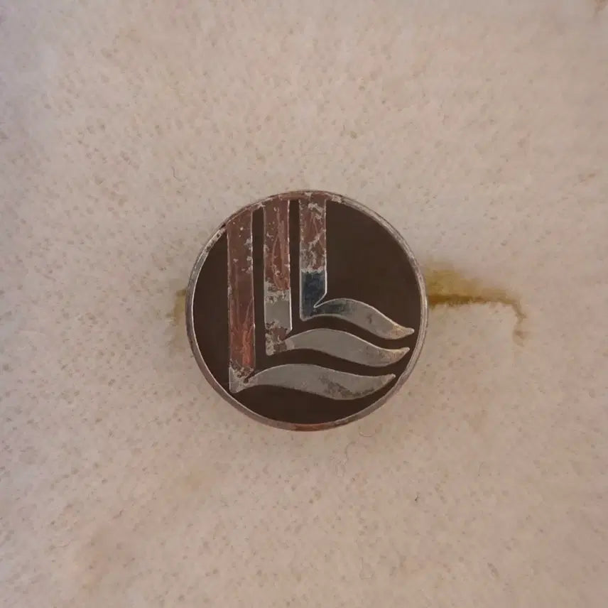 [BUNJANG] Lotteria Group Employee Badge (1977-2012) / 옛날 롯데그룹 뱃지 희귀품
