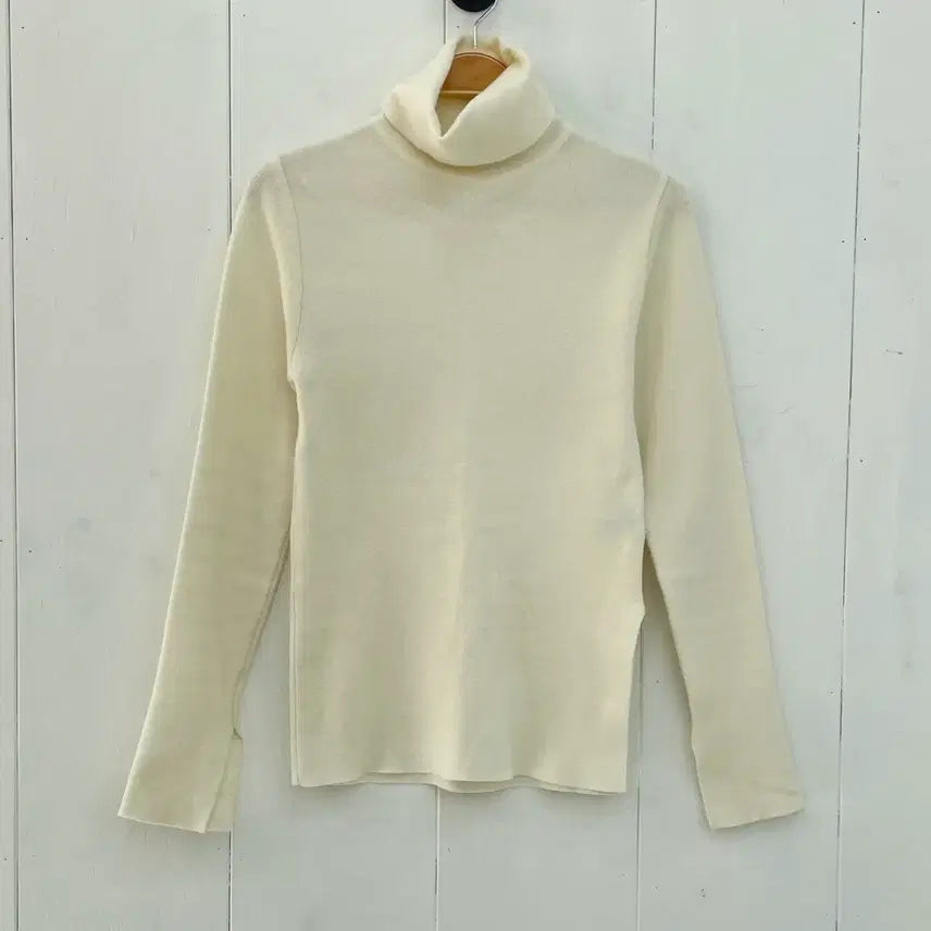 [BUNJANG] Nilby P Ivory Turtleneck Knit Sweater / Nilby P[닐바이피] 소매 트임 터틀넥 니트