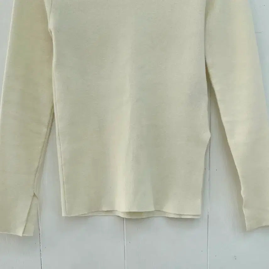 [BUNJANG] Nilby P Ivory Turtleneck Knit Sweater / Nilby P[닐바이피] 소매 트임 터틀넥 니트