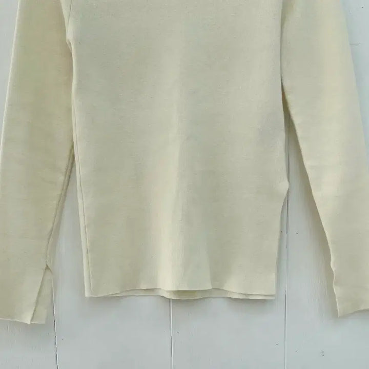 [BUNJANG] Nilby P Ivory Turtleneck Knit Sweater / Nilby P[닐바이피] 소매 트임 터틀넥 니트