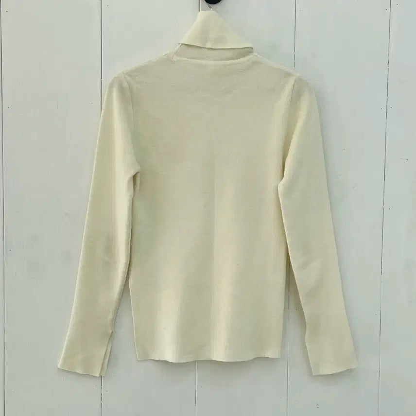 [BUNJANG] Nilby P Ivory Turtleneck Knit Sweater / Nilby P[닐바이피] 소매 트임 터틀넥 니트