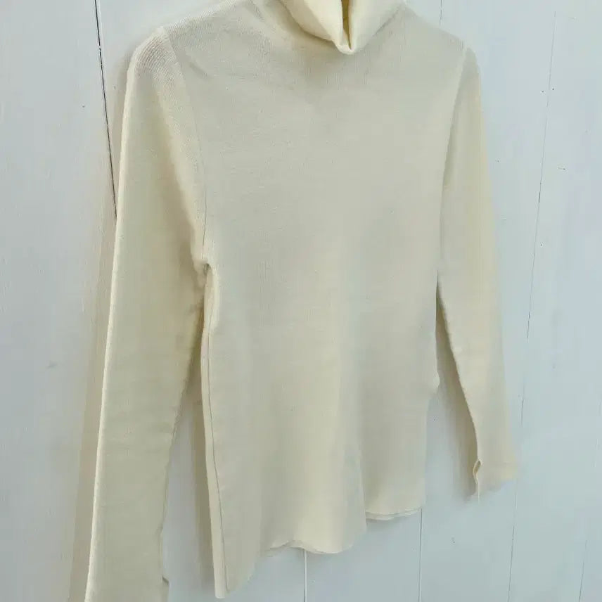 [BUNJANG] Nilby P Ivory Turtleneck Knit Sweater / Nilby P[닐바이피] 소매 트임 터틀넥 니트