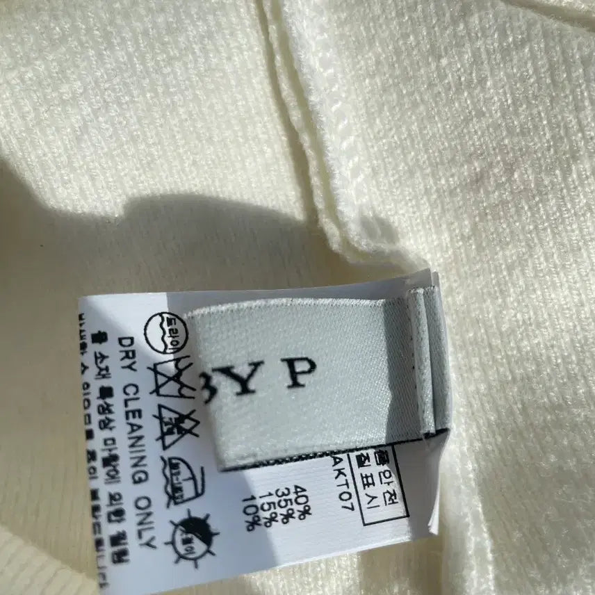 [BUNJANG] Nilby P Ivory Turtleneck Knit Sweater / Nilby P[닐바이피] 소매 트임 터틀넥 니트