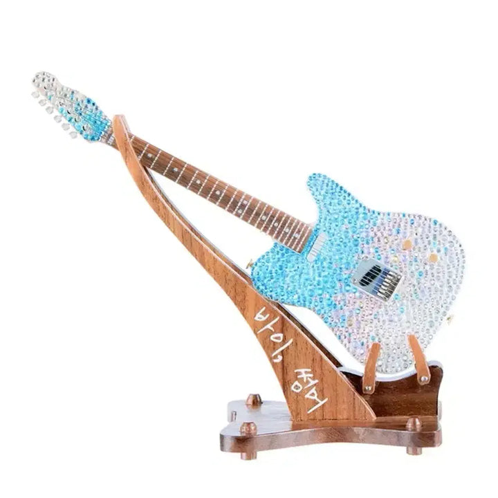 [BUNJANG] IU By Summer Guitar Miniature Figure / 아이유 바이썸머 기타 미니어쳐 피규어 판매