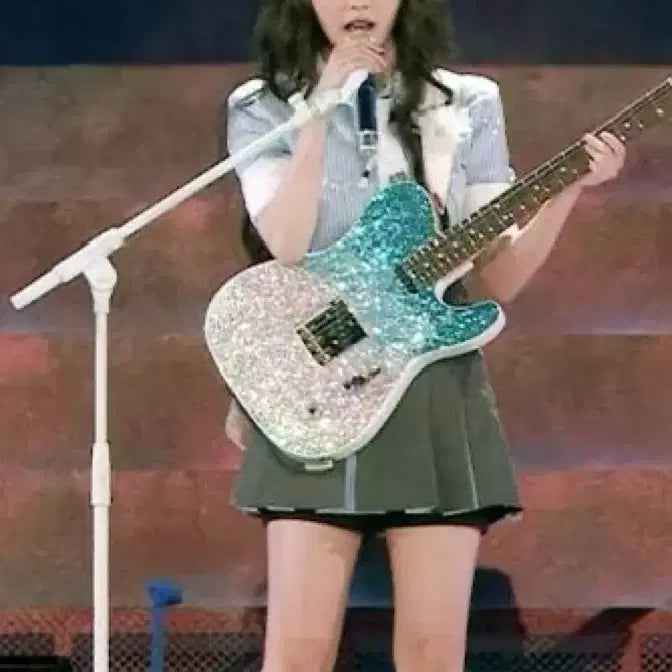 [BUNJANG] IU By Summer Guitar Miniature Figure / 아이유 바이썸머 기타 미니어쳐 피규어 판매