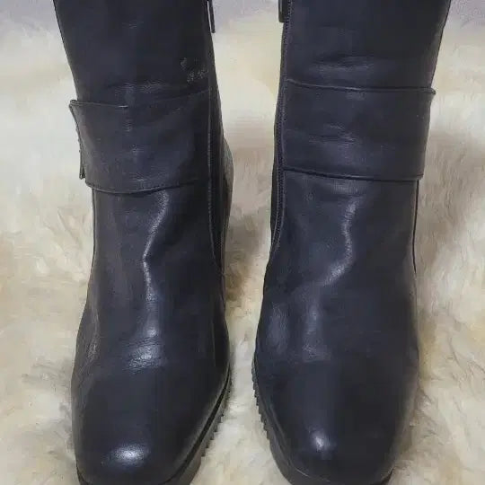 [BUNJANG] Black Leather Ankle Boots with Buckle 245 / 블랙 가죽 앵클 부츠 버클 장식 245. 개당