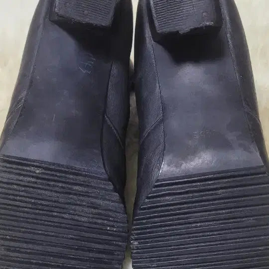 [BUNJANG] Black Leather Ankle Boots with Buckle 245 / 블랙 가죽 앵클 부츠 버클 장식 245. 개당