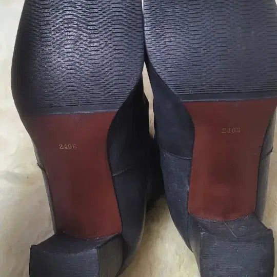 [BUNJANG] Black Leather Ankle Boots with Buckle 245 / 블랙 가죽 앵클 부츠 버클 장식 245. 개당
