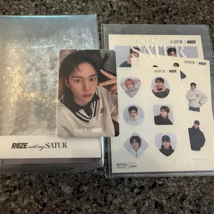 [BUNJANG] RIIZE Eunseok Sserum Satur Photocard + Standee + Sticker Set / 라이즈 은석 세터 satur 포카+등신대+스티커set