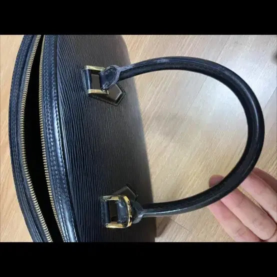 [BUNJANG] Louis Vuitton Epi Jasmine Black Handbag / 루이비통 에삐 자스민 블랙