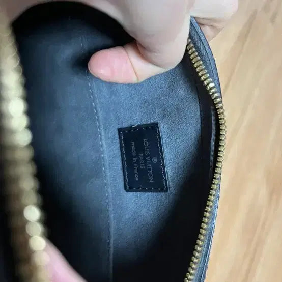 [BUNJANG] Louis Vuitton Epi Jasmine Black Handbag / 루이비통 에삐 자스민 블랙