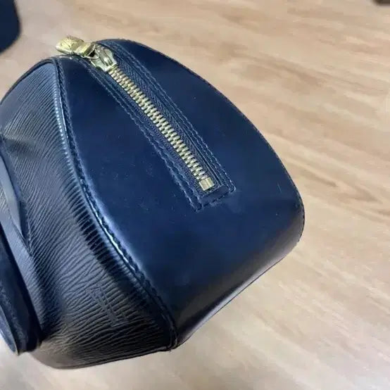 [BUNJANG] Louis Vuitton Epi Jasmine Black Handbag / 루이비통 에삐 자스민 블랙