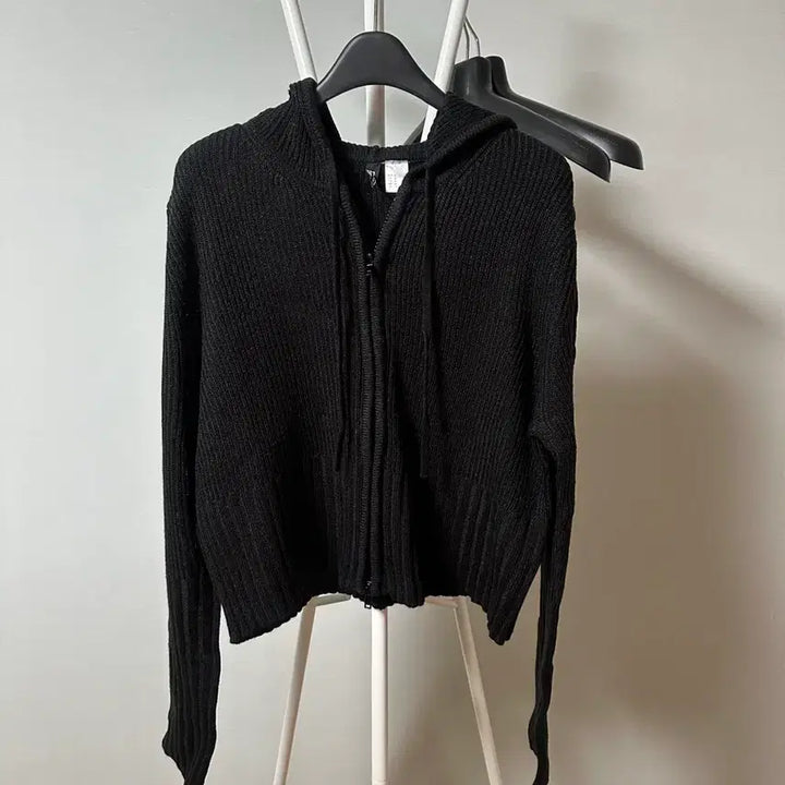 [SOLD OUT] (최종가)(새상품)H&amp;M 크롭 후드(화이트, 블랙)