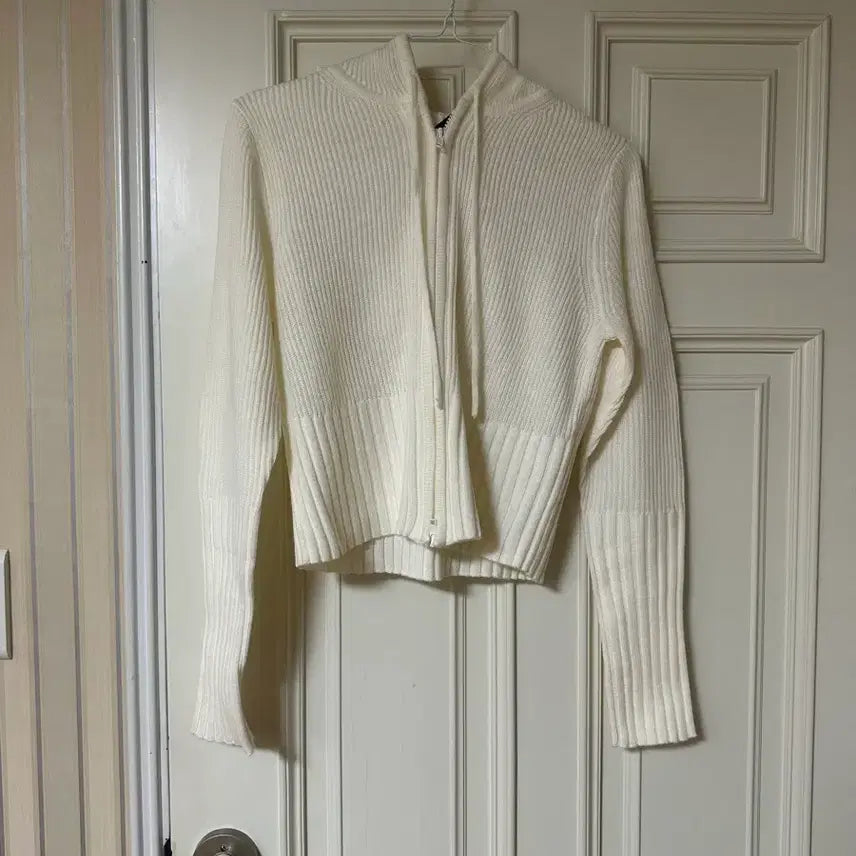 [SOLD OUT] (최종가)(새상품)H&amp;M 크롭 후드(화이트, 블랙)