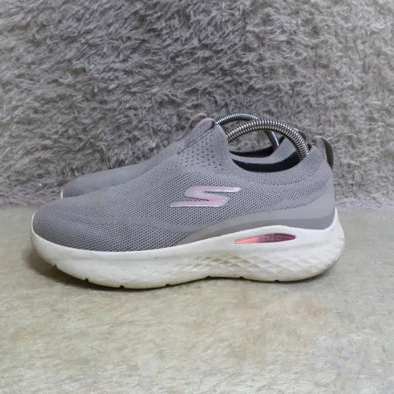 [BUNJANG] Skechers Ultra Go Sneakers / 후루룩구제 245 스케쳐스 울트라고 운동화 스니커즈 중고 신발