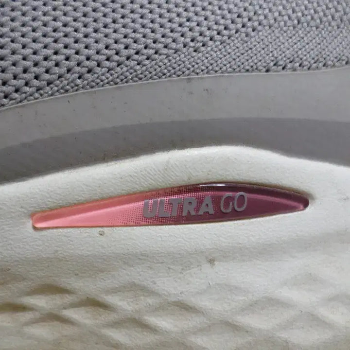 [BUNJANG] Skechers Ultra Go Sneakers / 후루룩구제 245 스케쳐스 울트라고 운동화 스니커즈 중고 신발