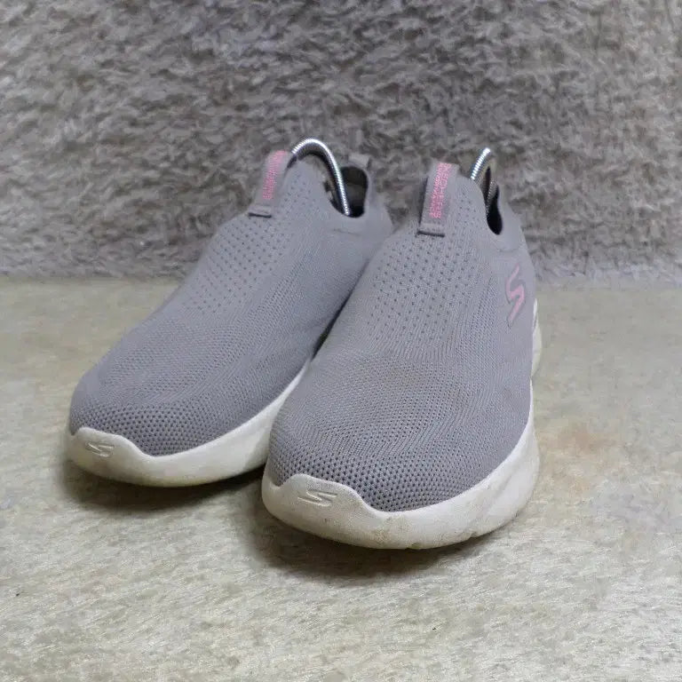[BUNJANG] Skechers Ultra Go Sneakers / 후루룩구제 245 스케쳐스 울트라고 운동화 스니커즈 중고 신발