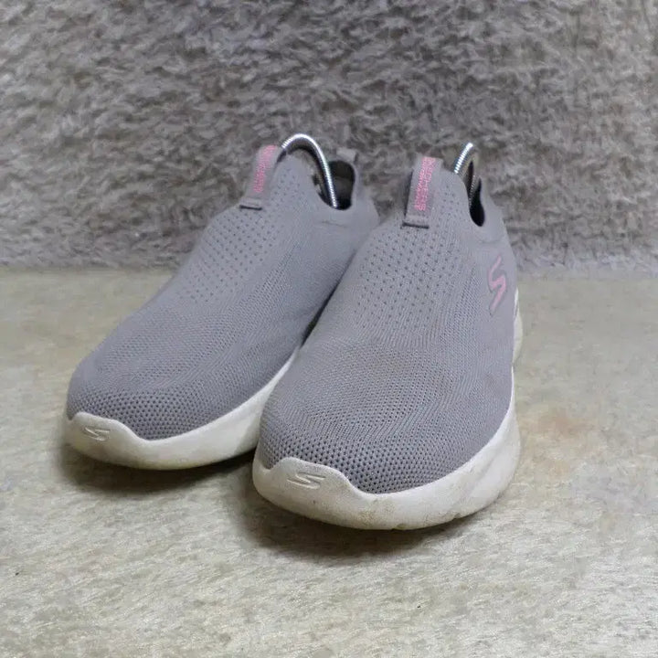 [BUNJANG] Skechers Ultra Go Sneakers / 후루룩구제 245 스케쳐스 울트라고 운동화 스니커즈 중고 신발
