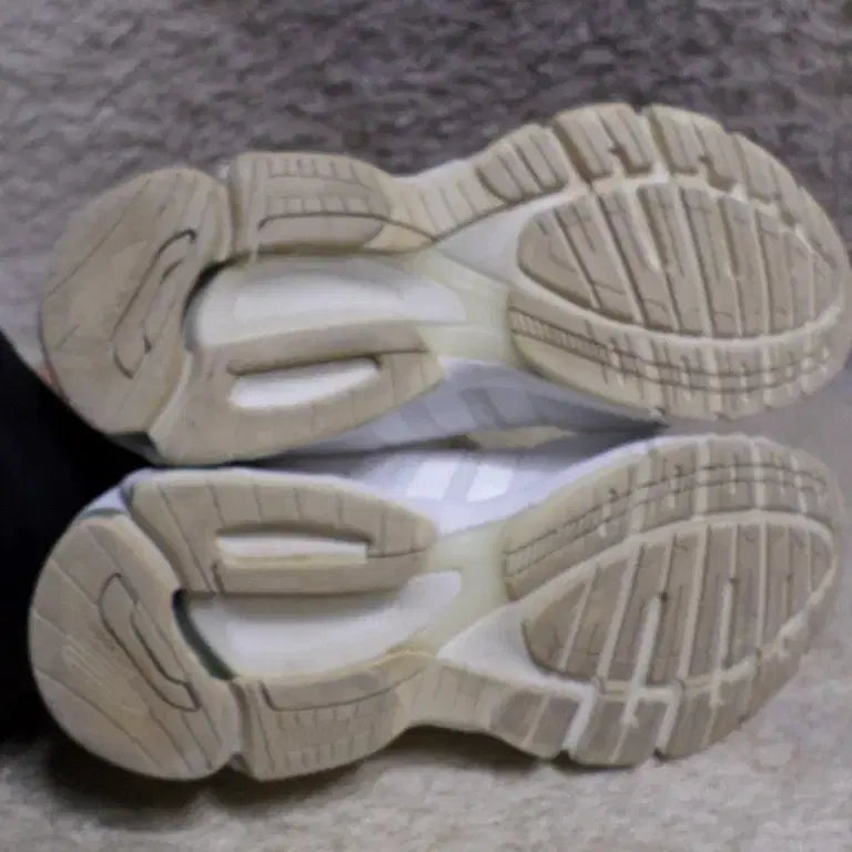 [BUNJANG] Adidas Equipment 10 EM White Sneakers / 후루룩구제 245 아디다스 이큅먼트10 em 화이트 운동화 중고 신발