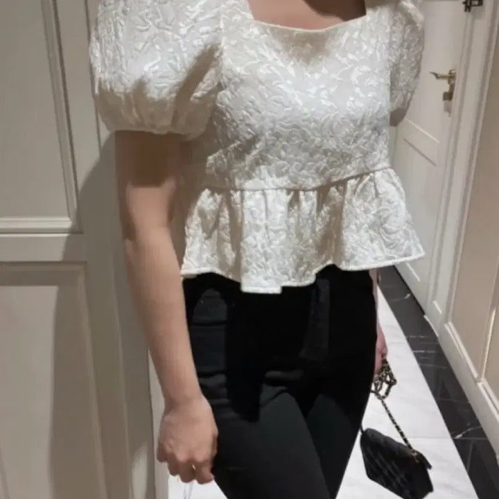[SOLD OUT] 오브제스트 자가드 퍼프 블라우스 아이보리