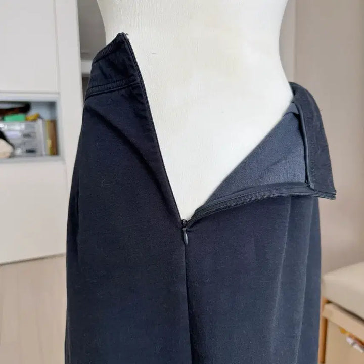 [BUNJANG] BCBG Navy Blue Long Skirt / BCBG 네이블루 스커트