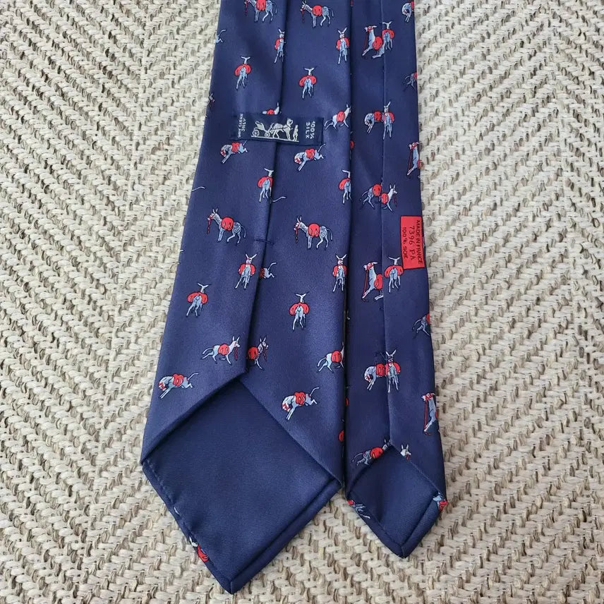 [BUNJANG] Hermes Navy Animal Pattern Silk Tie / 에르메스 네이비 컬러 동물 패턴 실크 넥타이