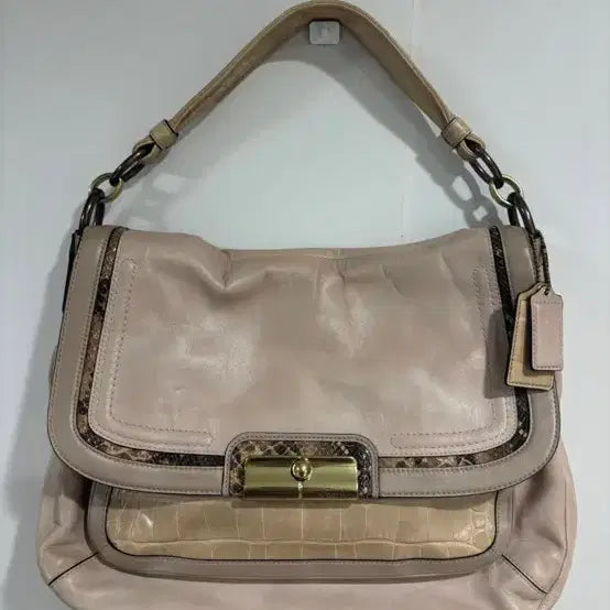 [BUNJANG] Coach Shoulder Bag with Snake-Embossed Detail / Coach rare shoulder bag