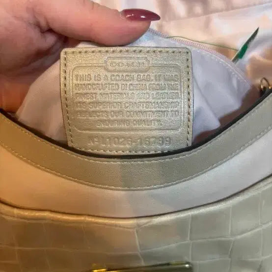[BUNJANG] Coach Shoulder Bag with Snake-Embossed Detail / Coach rare shoulder bag