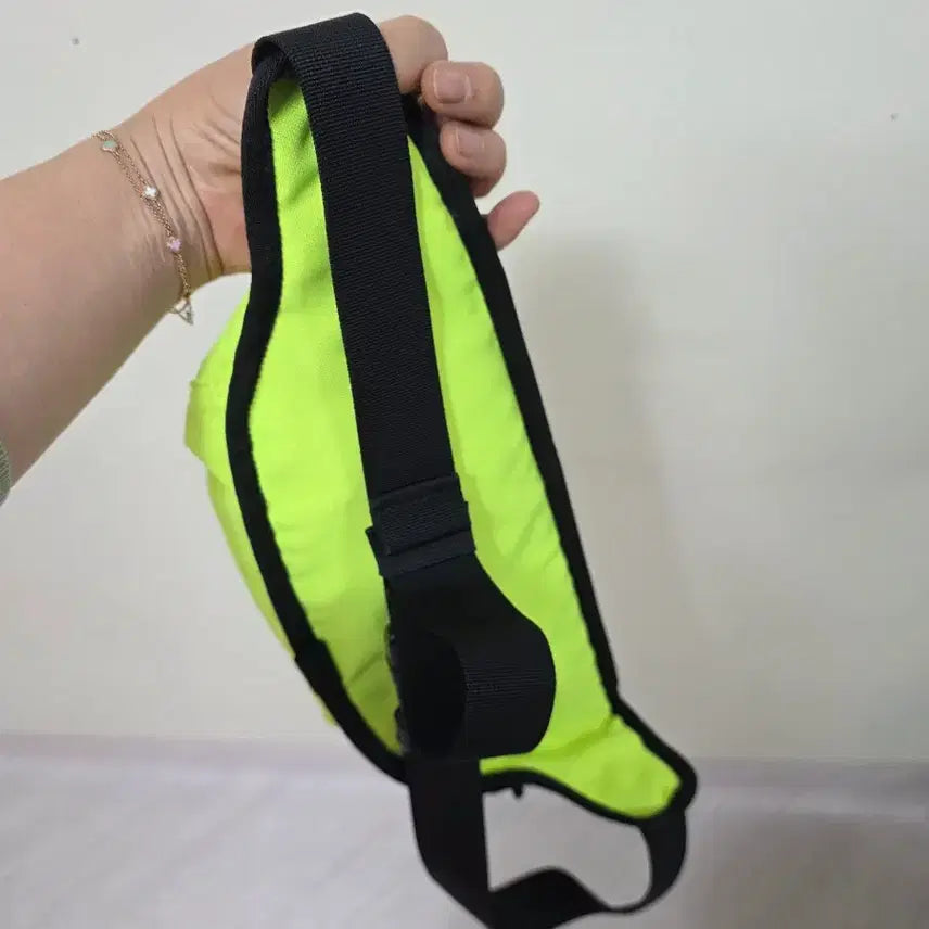 [BUNJANG] Nike Hip Sack Fluorescent Green Bag / 나이키 힙색 형광색 가방