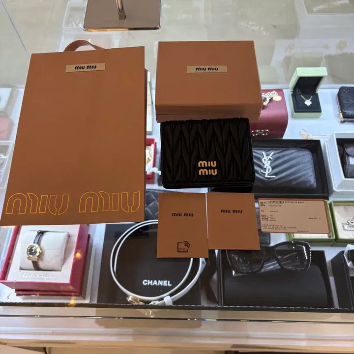 [BUNJANG] Miu Miu Black Leather Wallet / [정품] 미우미우 반지갑
