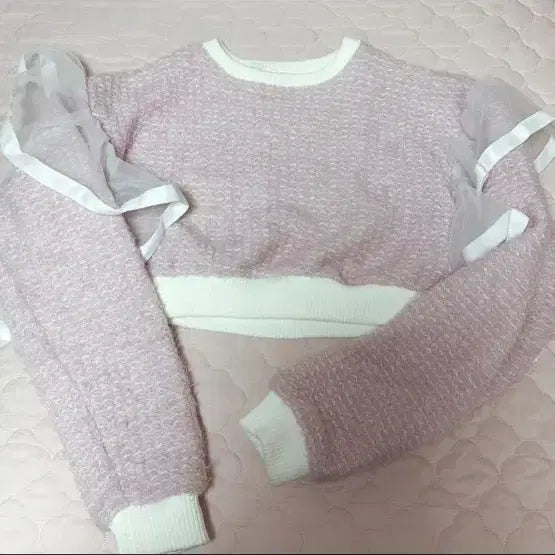 [BUNJANG] Lililly Crop Frill Sweatshirt / lililly 릴리릴리 양산형 지뢰계 크롭 프릴 맨투맨 디마럽 라즈리사