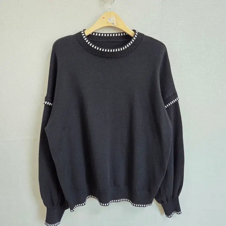 [SOLD OUT] 여성 블랙 스티치 포인트  라운드넥 니트 F JJ397