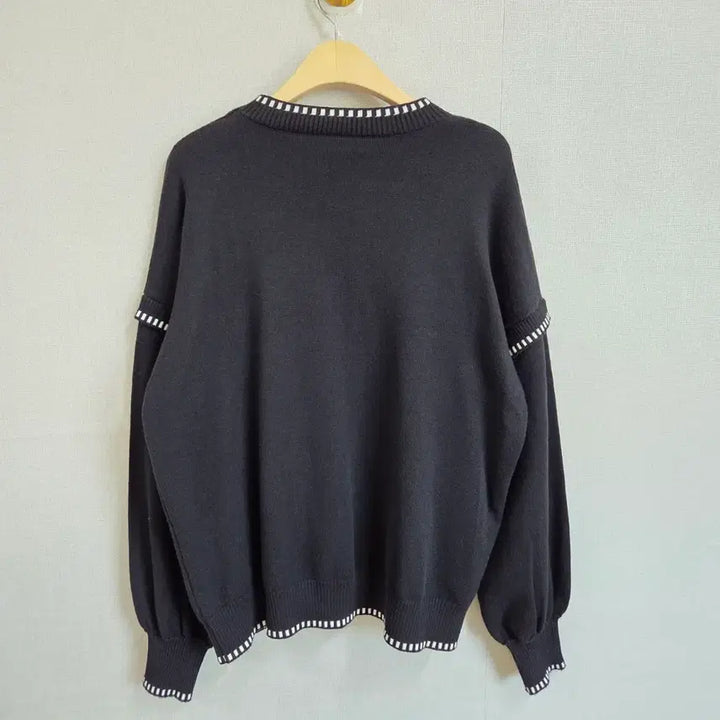 [SOLD OUT] 여성 블랙 스티치 포인트  라운드넥 니트 F JJ397
