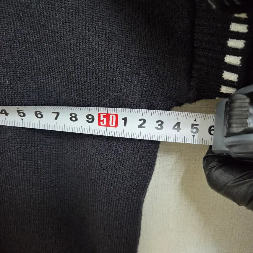[SOLD OUT] 여성 블랙 스티치 포인트  라운드넥 니트 F JJ397