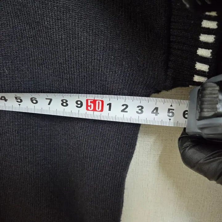 [SOLD OUT] 여성 블랙 스티치 포인트  라운드넥 니트 F JJ397