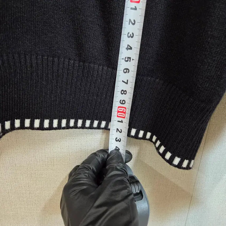 [SOLD OUT] 여성 블랙 스티치 포인트  라운드넥 니트 F JJ397