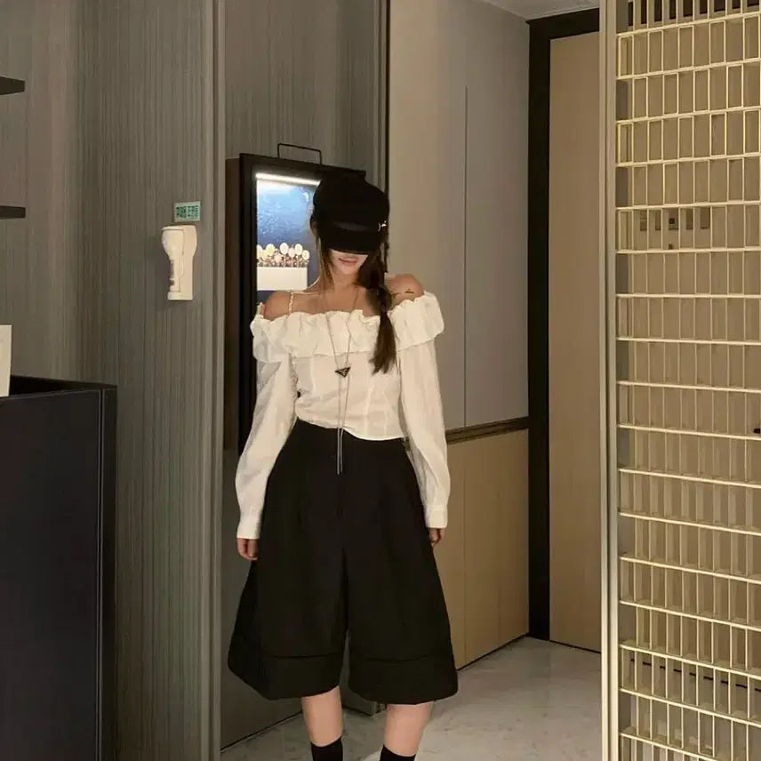 [BUNJANG] Burton Embroidered Balloon Off-Shoulder Blouse / 버킨 자수 벌룬 오프숄더 블라우스