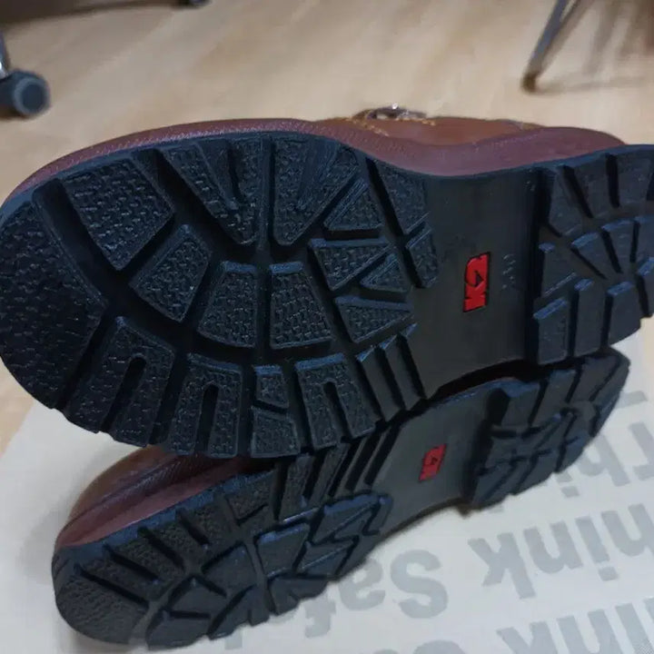 [SOLD OUT] k2-14 안전화 kcs인증 265 (총4박스) 새제품 k2 안전화