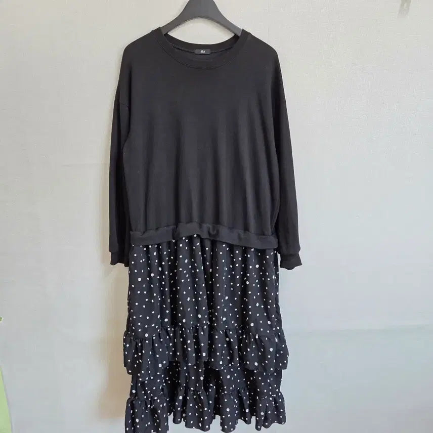 [SOLD OUT] 여성 블랙 도트 캉캉 롱 맨투맨 원피스 F JJ411