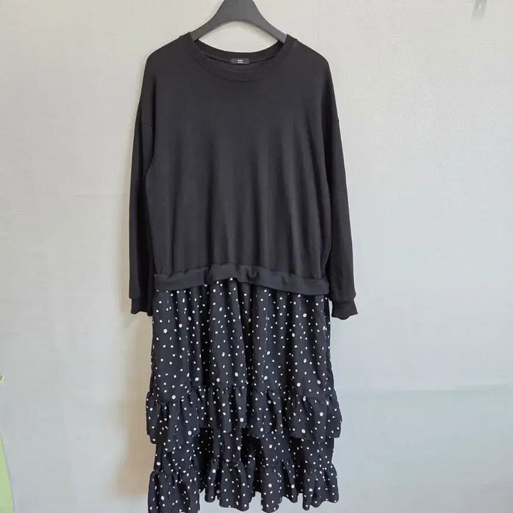[SOLD OUT] 여성 블랙 도트 캉캉 롱 맨투맨 원피스 F JJ411