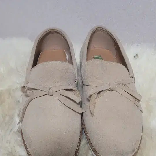 [BUNJANG] Beige Suede Ribbon Platform Loafers (240) / 베이지 스웨이드 리본 새 로퍼 240
