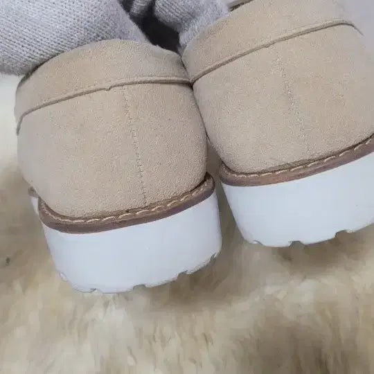 [BUNJANG] Beige Suede Ribbon Platform Loafers (240) / 베이지 스웨이드 리본 새 로퍼 240